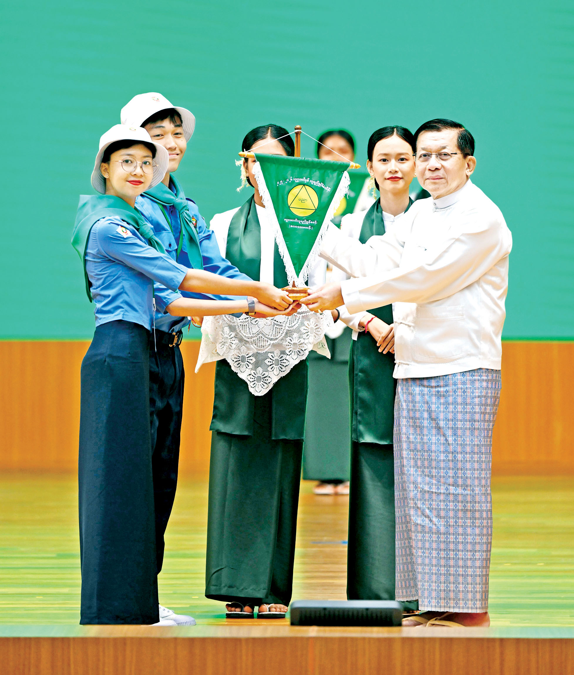 Min Aung Hlaing Addresses Outstanding Students for the 2025-2026 Academic Year
