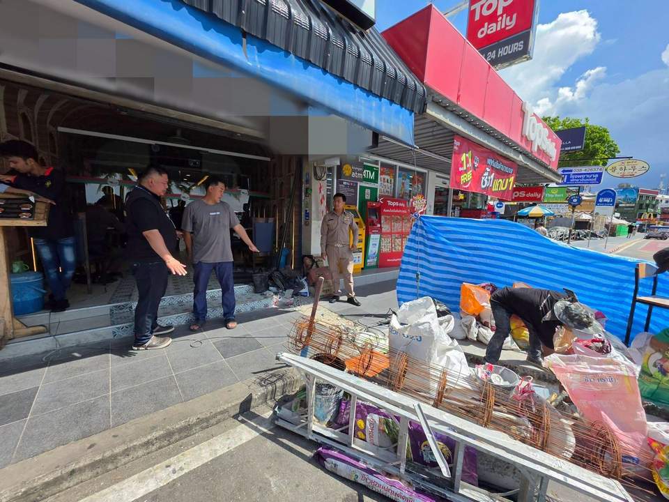 パタヤ、無許可の歩道掘削に警告 レストランに法的措置も