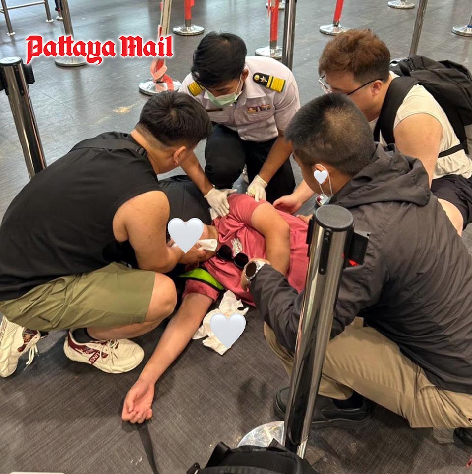 Passenger Collapses at Suvarnabhumi Airport Arrival Hall, Prompting Swift Rescue