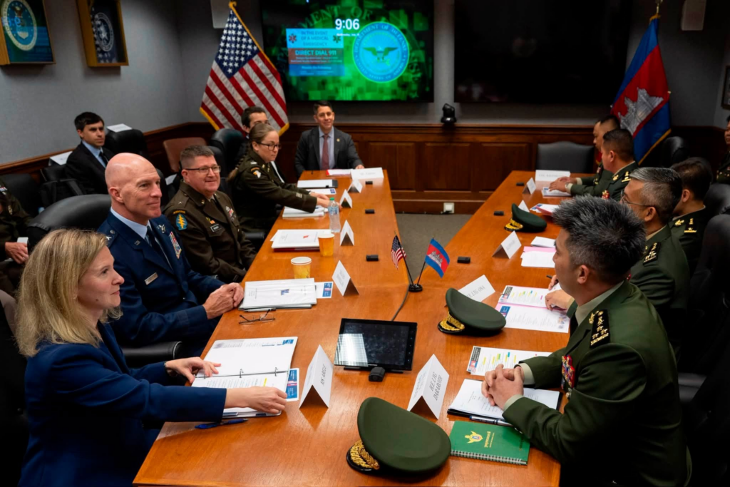 カンボジア・米国防衛当局、軍事協力強化で協議