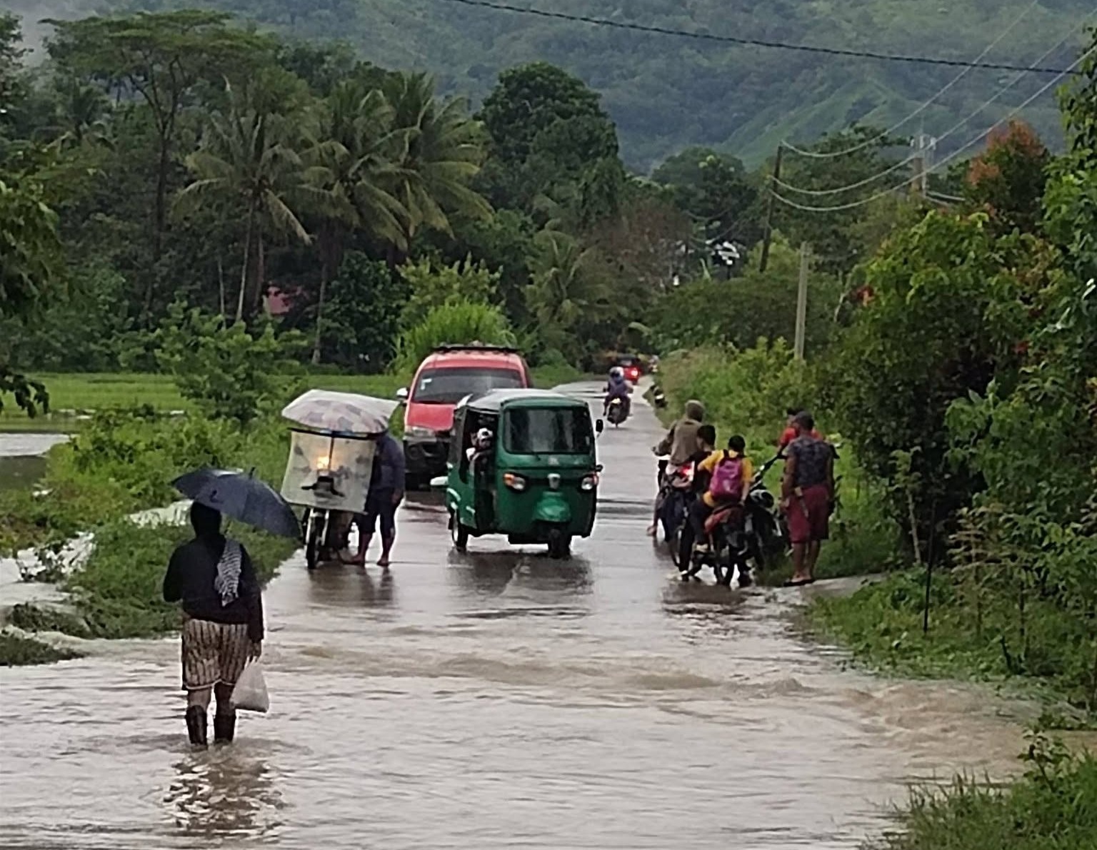 フィリピン・ブキドノン州マラバレー市で豪雨による洪水、1名死亡、数百人避難