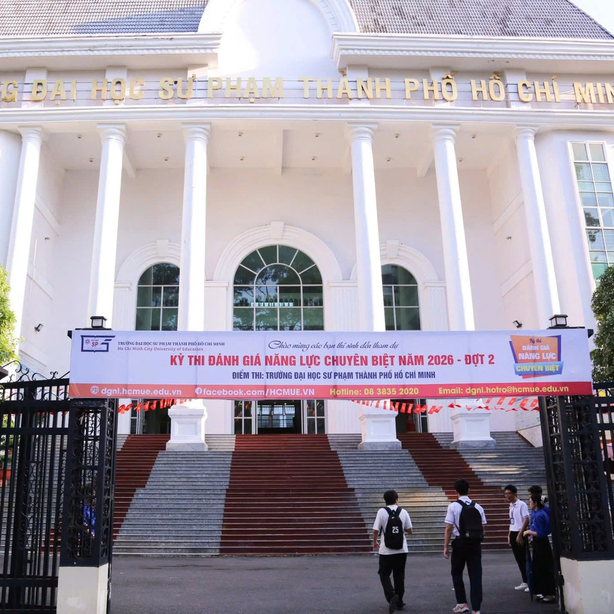 Unprecedentedly High University Entrance Scores in Vietnam; Top National Students Fail to Gain Admission