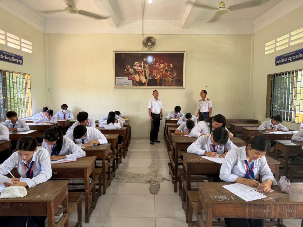 カンボジア、中学校卒業資格試験初日 プノンペンで200人以上欠席も試験は円滑に進行