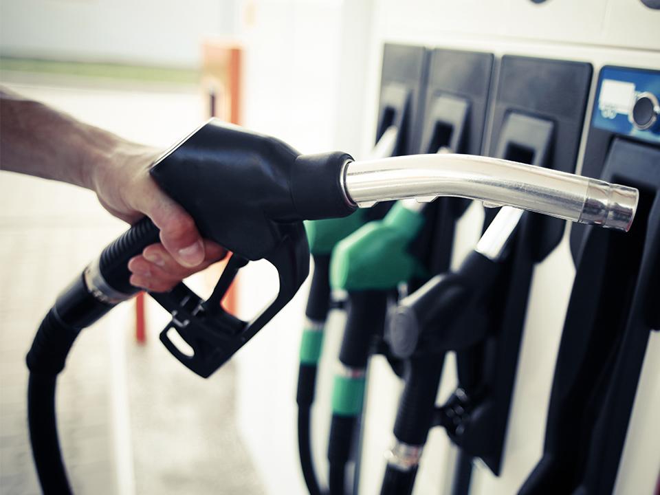 来週のガソリン価格、大幅下落か、燃料価格の動向予測