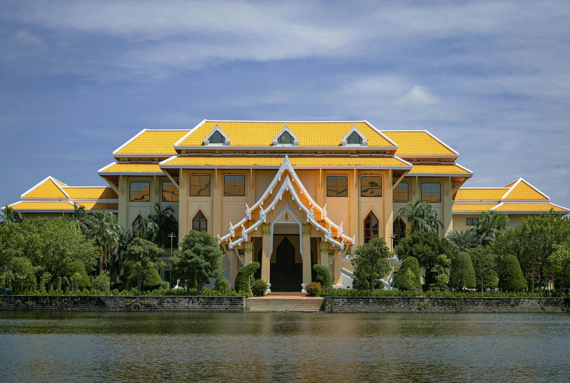 タイ国会議長、薬物対策で議会・行政の「統合」を強調 — ミャンマー国境地域の課題も背景に