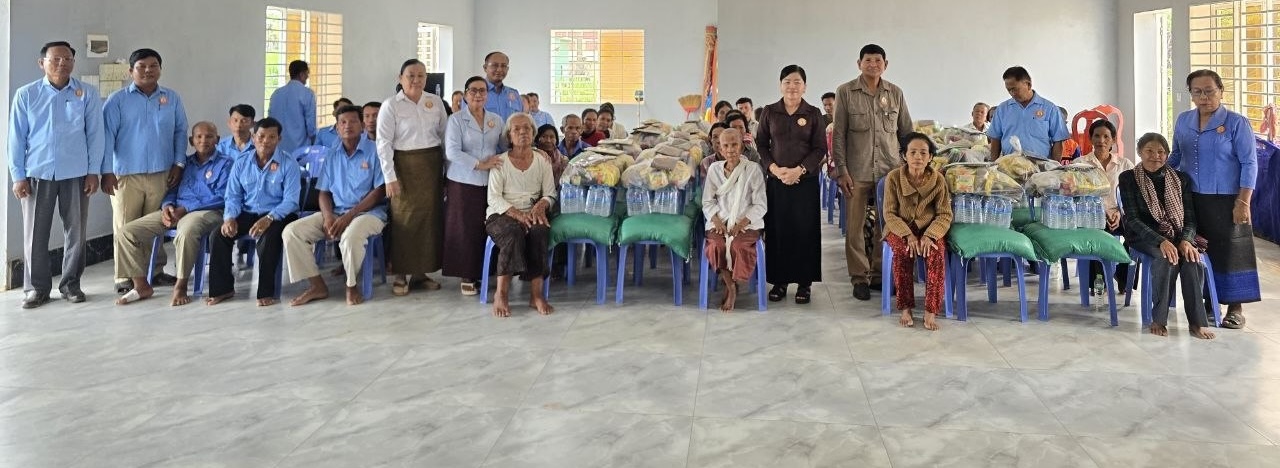 Cambodia Distributes Food Aid to Needy Families During Pchum Ben Festival