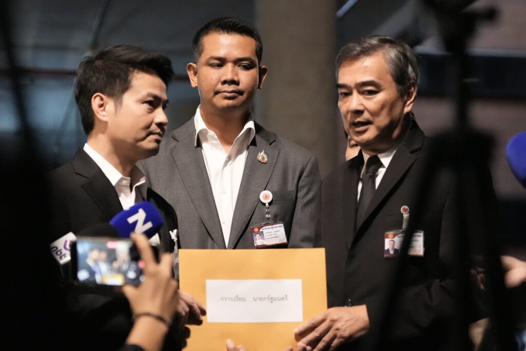 Ex-PM Abhisit Urges PM for Flood Control Budget Allocation in South