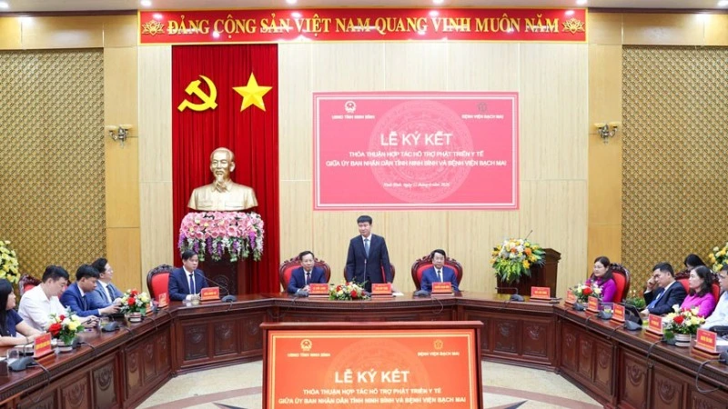 Ninh Binh Province and Bach Mai Hospital Sign Long-Term Healthcare Cooperation Agreement