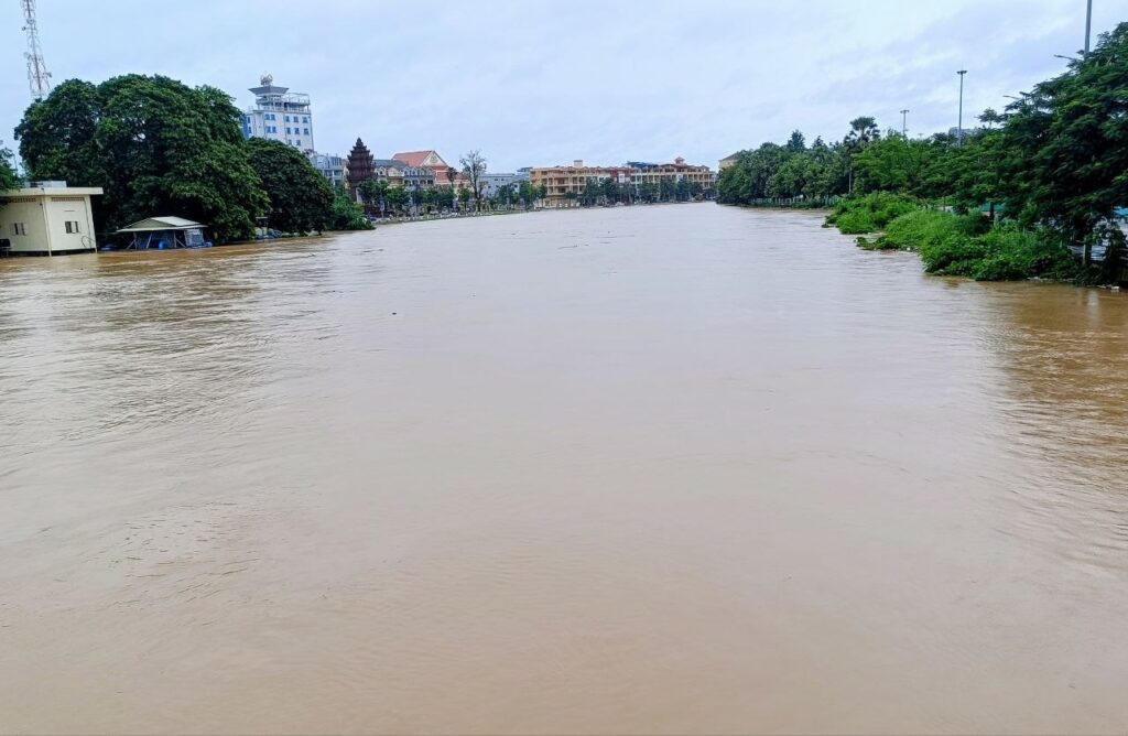 Sangkae River Water Level Exceeds Warning Level in Battambang; Alert Issued