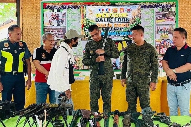 フィリピン、過激派「ダウラ・イスラミヤ」メンバー14人が投降、武装解除へ