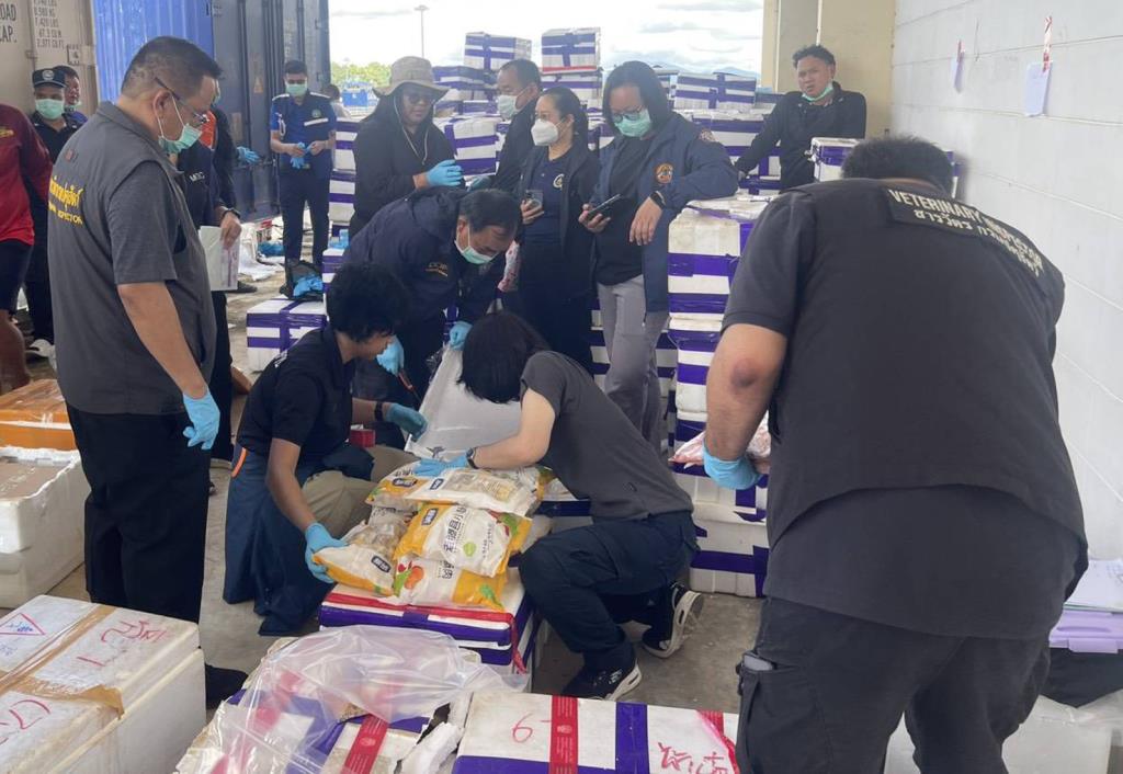 タイ・チェンセーン税関、メコン川経由の不正中国産生鮮食品を大量押収