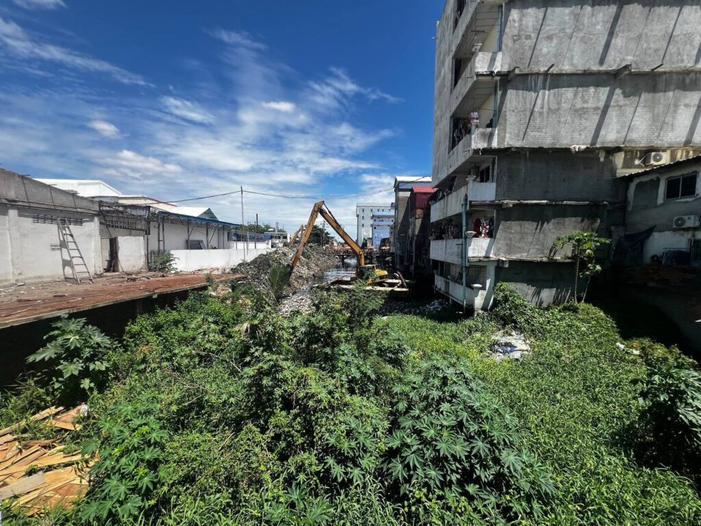 Phnom Penh's Mal Canal Dredging Progresses for Flood Prevention and Urban Beautification