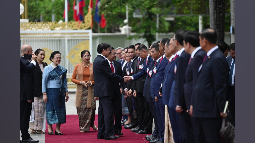 President U Min Aung Hlaing welcomed with honor guard by Lao President