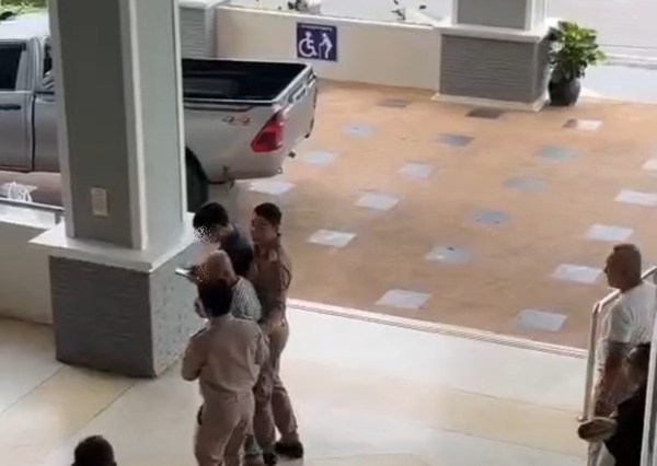 ノンキ評議会真っ只中沸騰中!土塁が水路をふさぐ 村民が水があふれると叫ぶ 土地所有者が自治体に対応、衝突寸前
