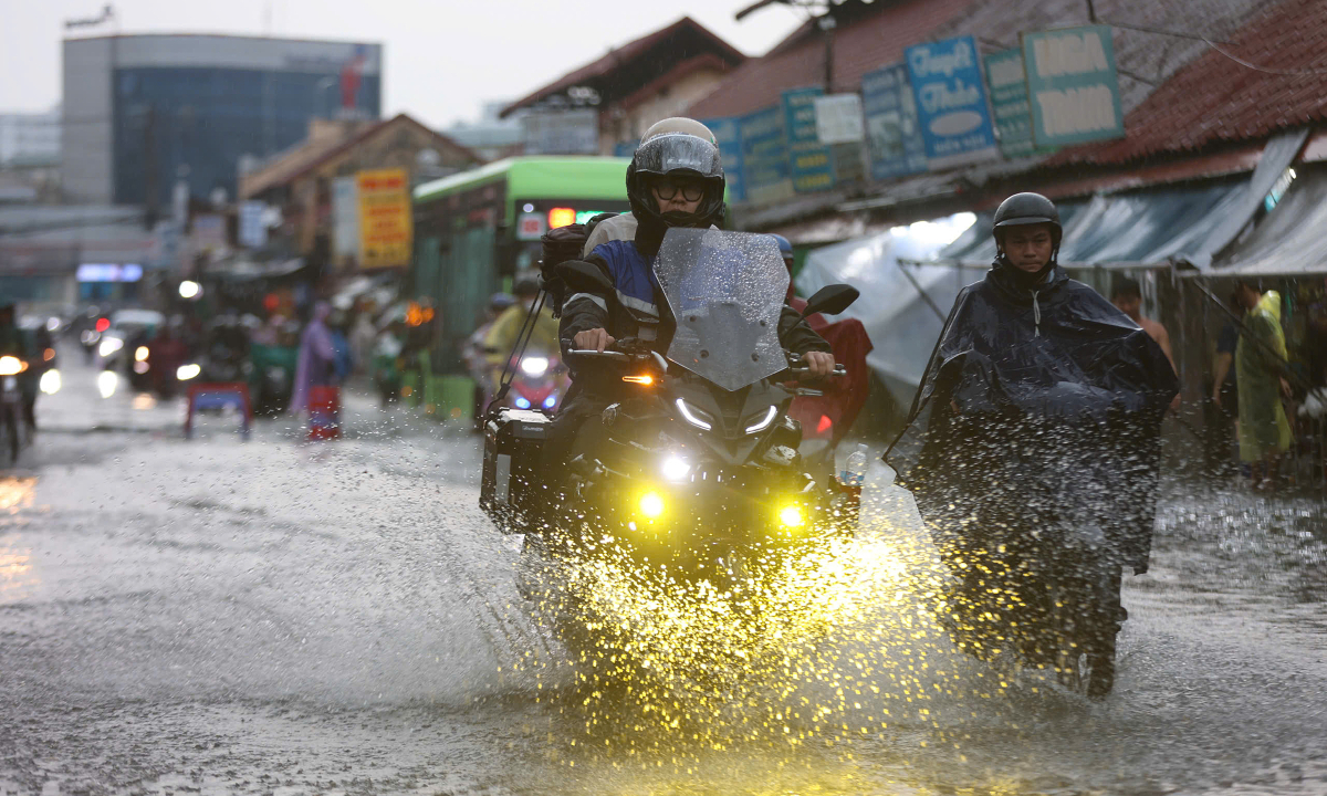 Southern Vietnam heatwave expected to ease this week as thunderstorms return