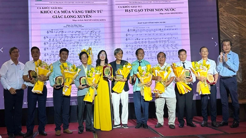 Vietnamese Rice Industry's Spirit Celebrated at "Vietnamese Rice - Roots and Future" Creative Contest Awards Ceremony in HCMC
