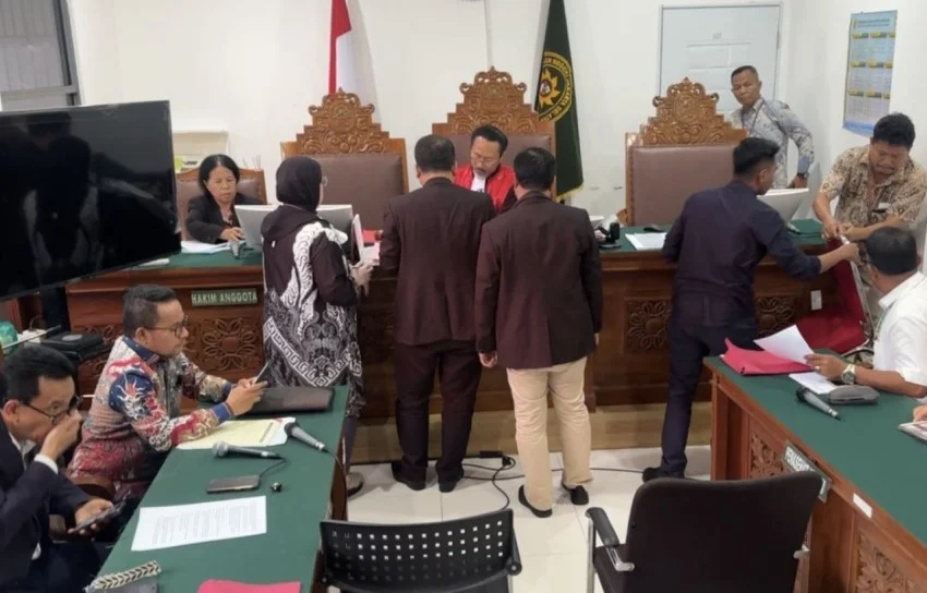 Roy Suryo Presents Auditor and Legal Expert in Compensation Lawsuit Pre-trial