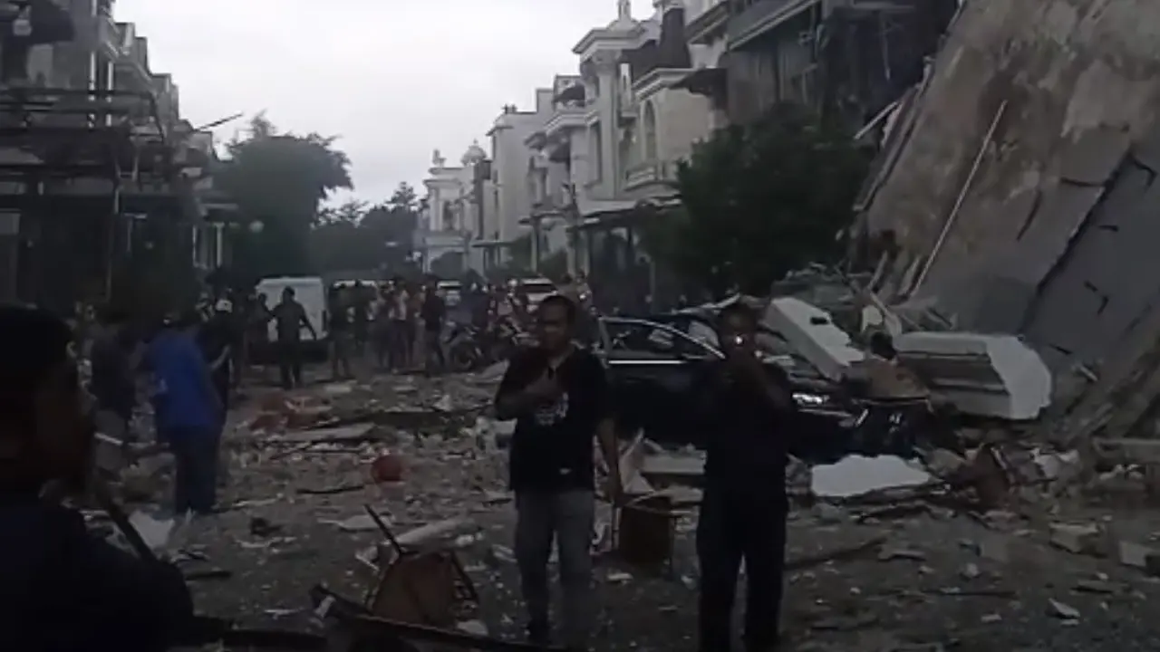 メダン高級住宅街でガス漏れか、家屋倒壊で4人不明