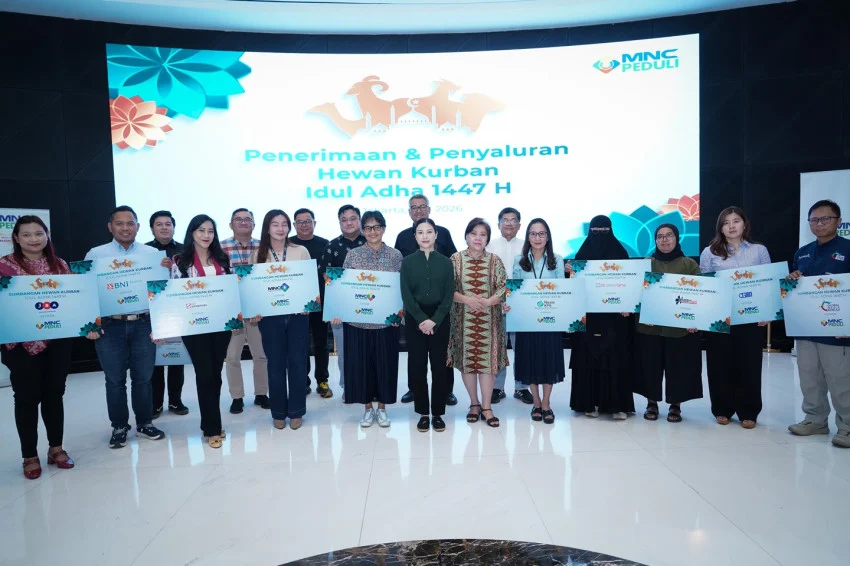 Angela Tanoesoedibjo Emphasizes Sincerity and Mutual Cooperation in Distributing Dozens of Sacrificial Animals