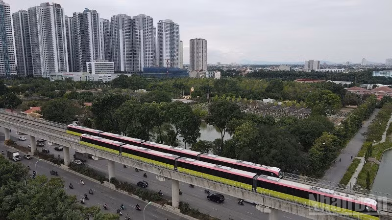ハノイ都市鉄道、開業2年で乗客1400万人超 都市開発への貢献期待