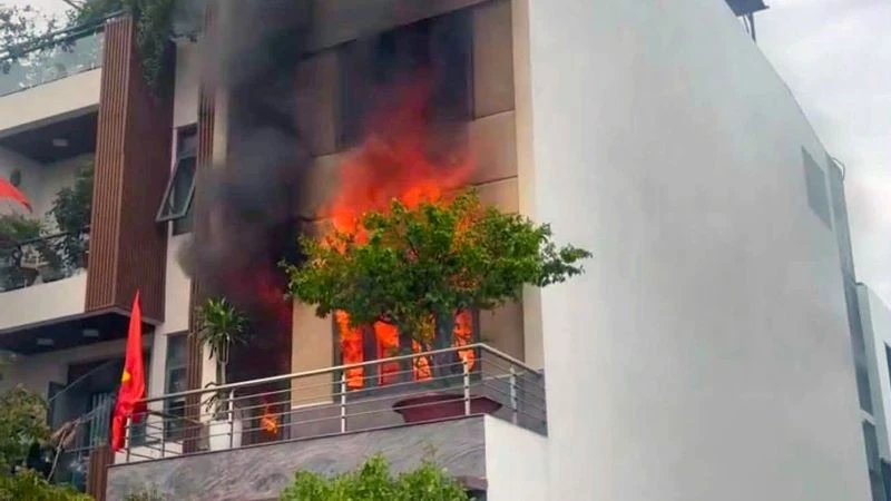 ニャチャン市で住宅火災、2名死亡 - 地方当局が支援表明
