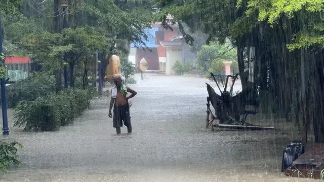 Chao Phraya River Floods Bang Pain, Water Reaches 1.8m; Residents Evacuate, Military Assists