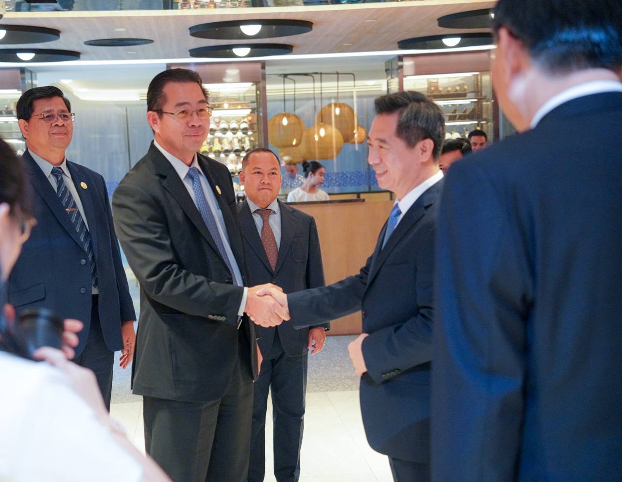 Sihanoukville Strengthens Economic Ties with China's Jiangsu Province