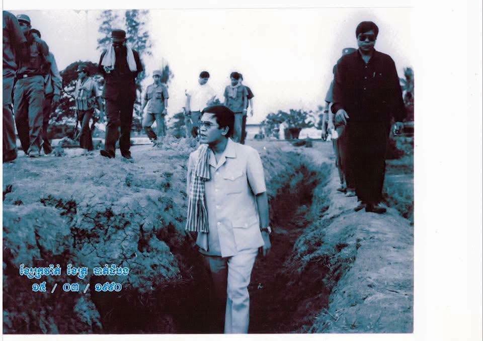 Hun Sen Confirms 1990 Photo Taken in Battambang; Corrects Defense Minister Tenure