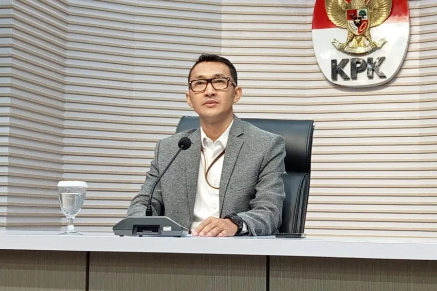 KPK: Kuansing Regent Allegedly Collected SGD 46,500 Before Handing Over Envelope to Former Forestry Minister