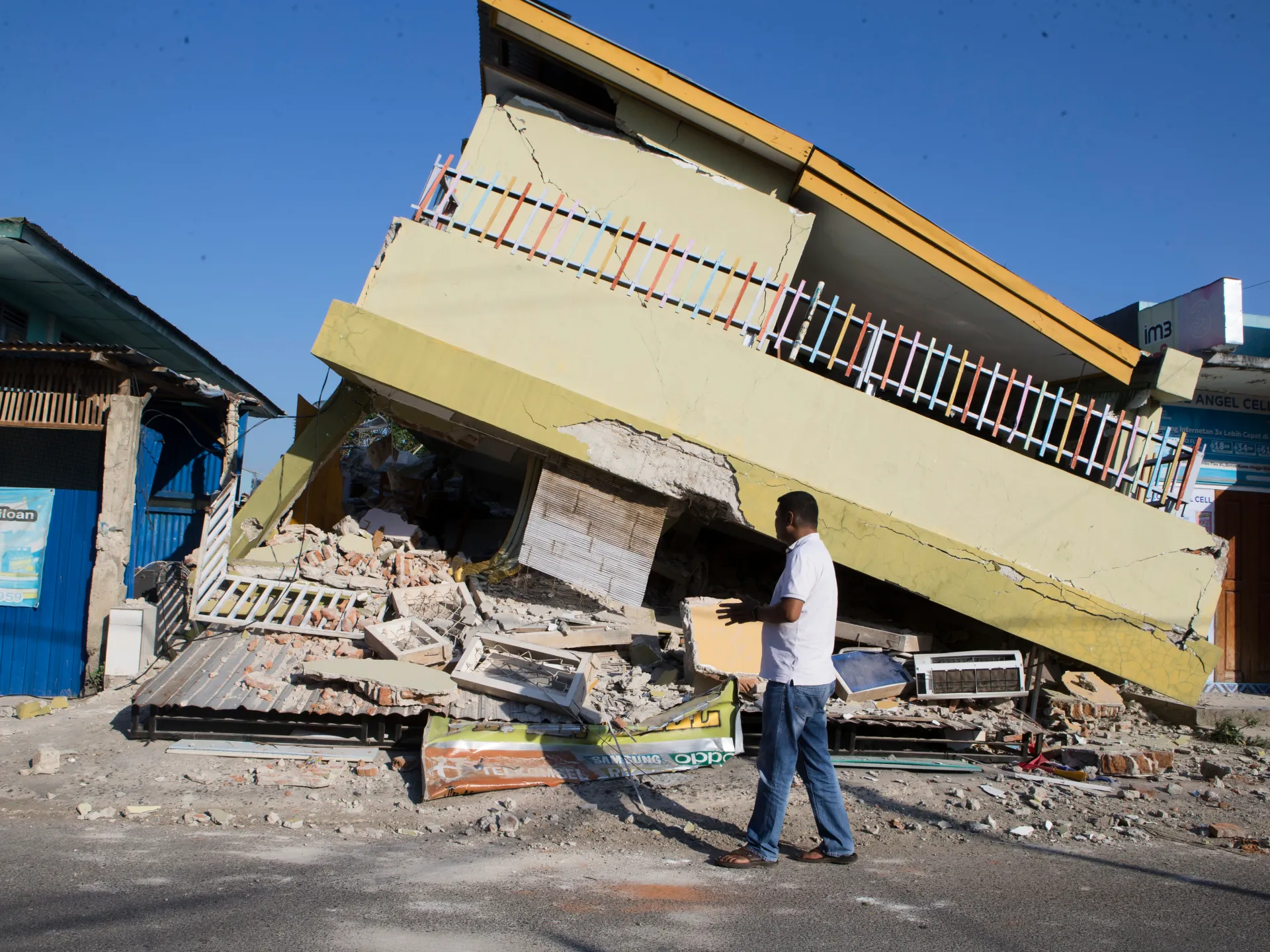 Indonesia Earthquake: Search for Victims Continues as Death Toll Reaches 68