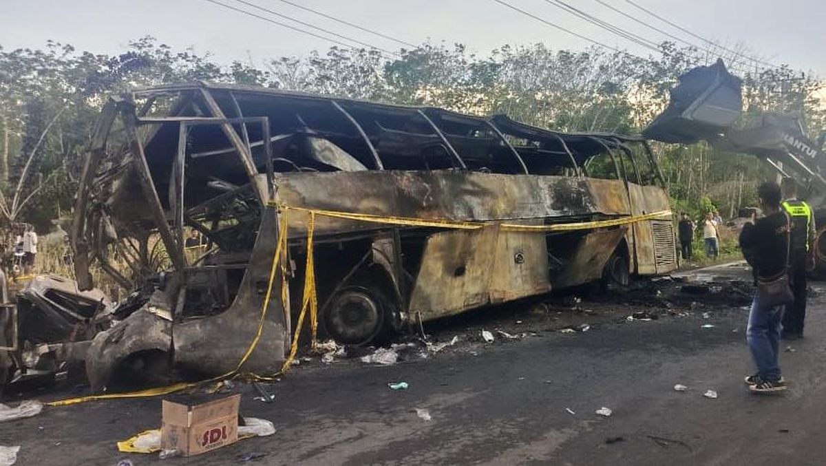 Death Toll Rises to 18 in Fatal Bus-Tanker Collision in South Sumatra