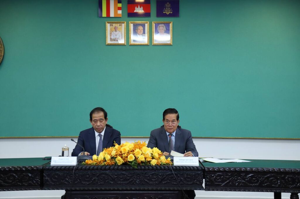 Phnom Penh Governor Urges Officials to Enhance Public Services, Especially Land Services
