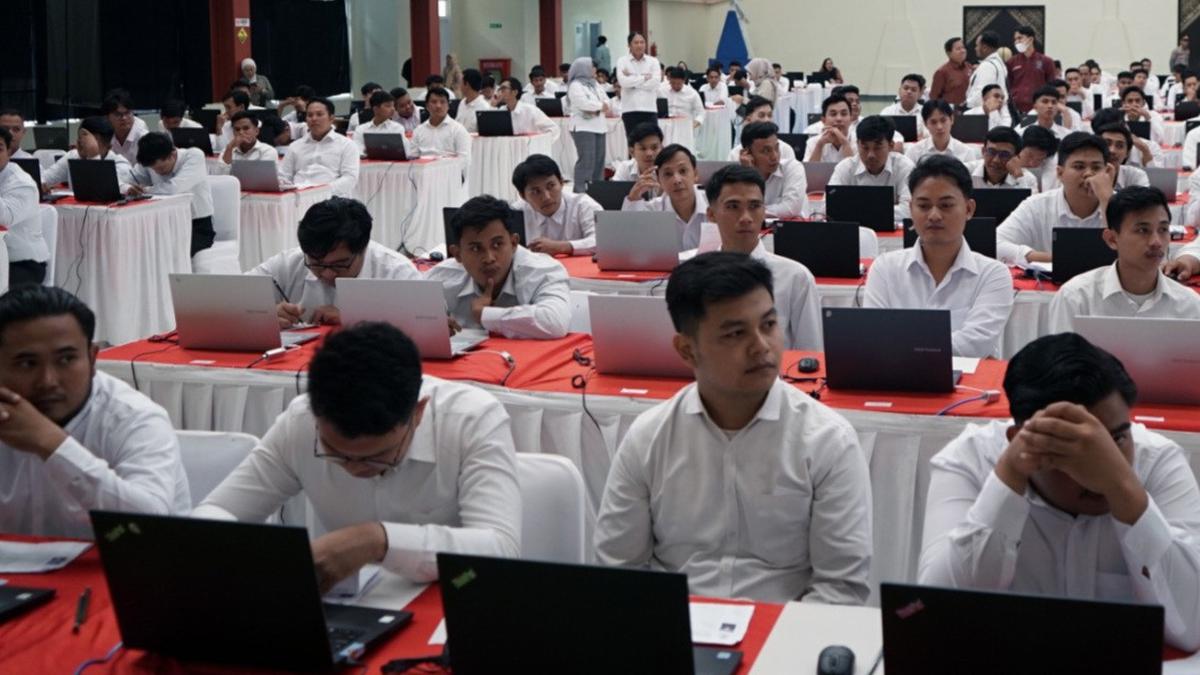インドネシア「赤白協同組合」採用試験でシステム障害多発、受験者から怒りの声