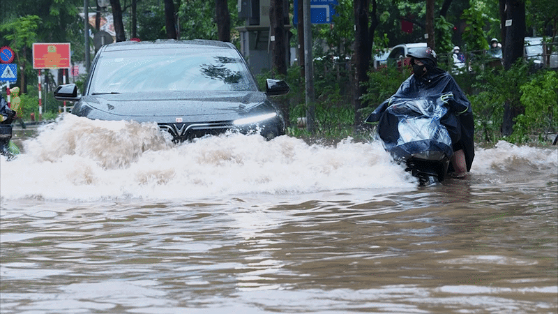 ハノイ、豪雨による浸水で市民生活が逼迫