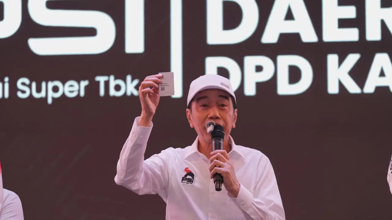 Jokowi Explains Timing of PSI Membership Card Reveal as 'Political Momentum'