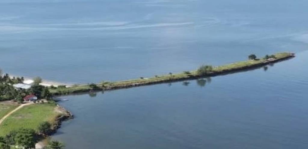 Thai Minister Inspects Cambodian Sediment Dam Causing Riverbank Erosion