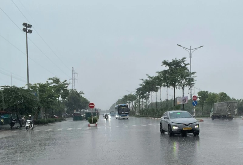 台風1号、ベトナム北東部に上陸か 厳重警戒呼びかけ