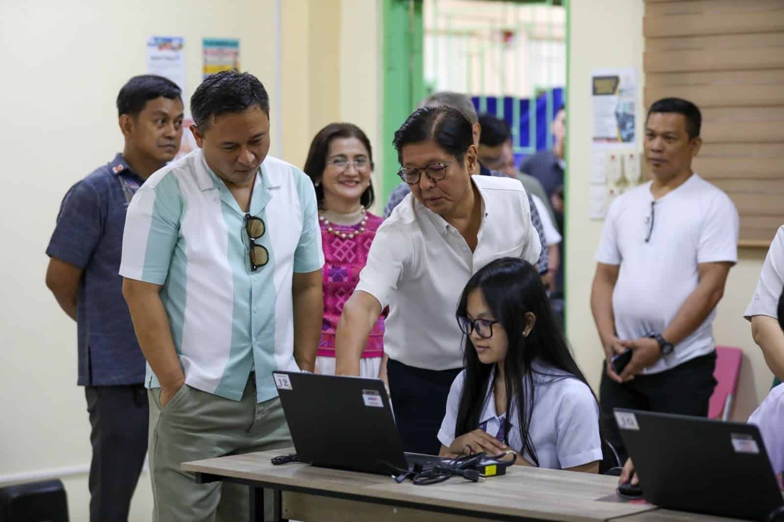 Marcos, Angara Honor Exemplary Teachers at Metrobank Awards