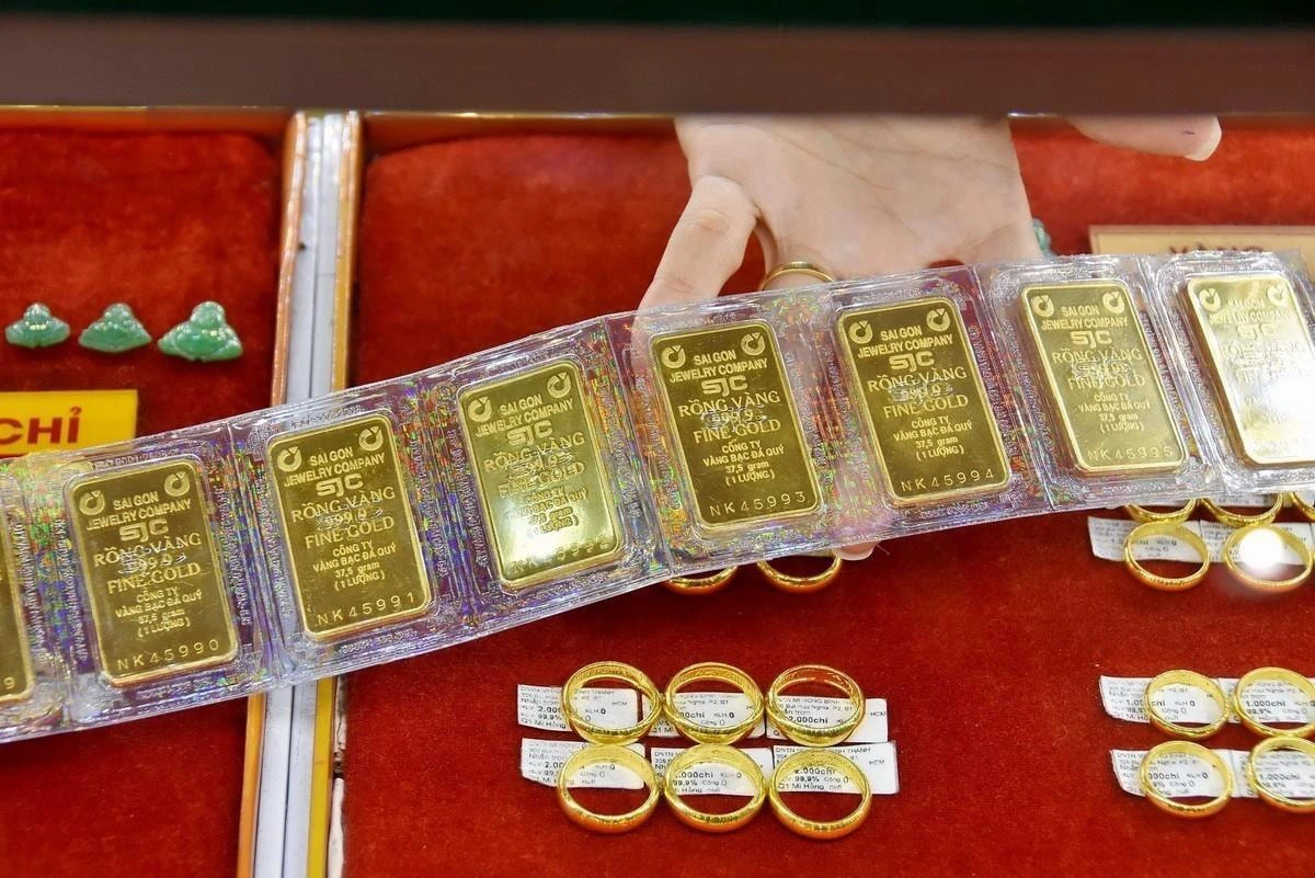 Vietnam domestic gold prices tumble following global market trends and rising US yields