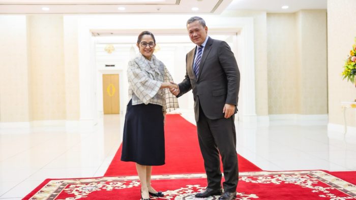 カンボジア首相、フィリピン大使と会談 任期満了、両国関係を確認