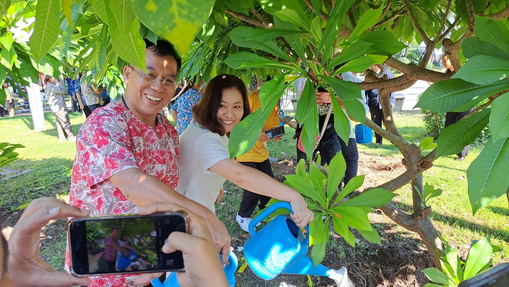 スリラチャ市、緑化推進で「樹木ケアの日」を記念