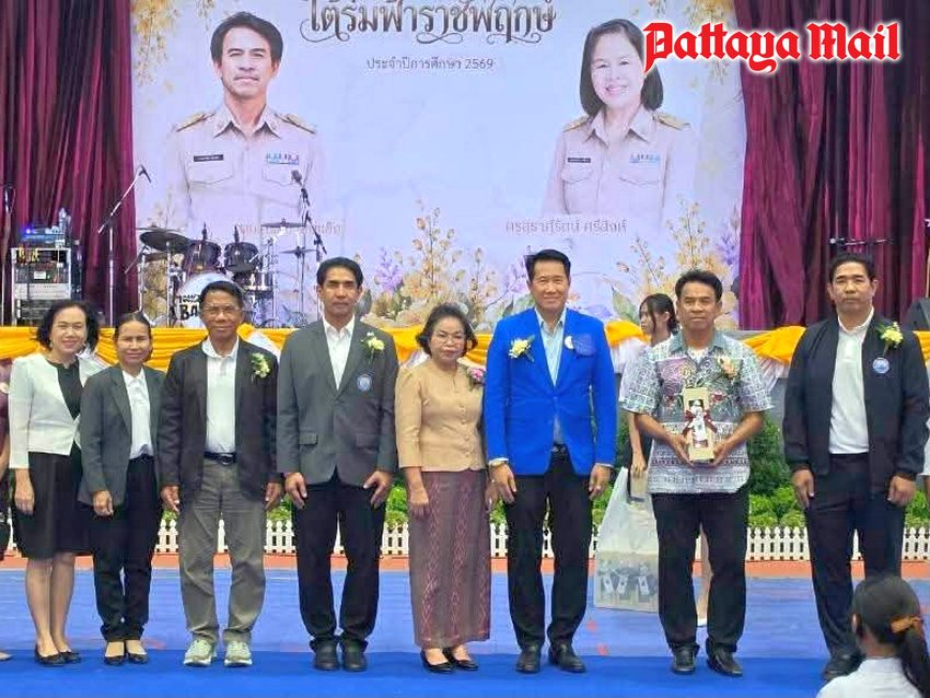 パタヤ市校11、退職教員を称え、スカウト精神教育を推進