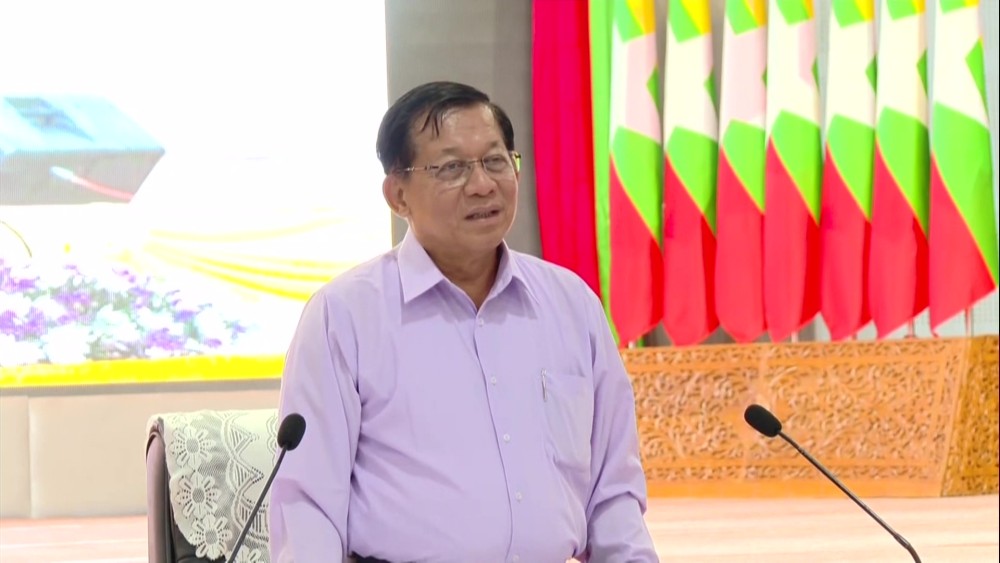 Meeting in Magway: Efforts to develop cotton-based industries