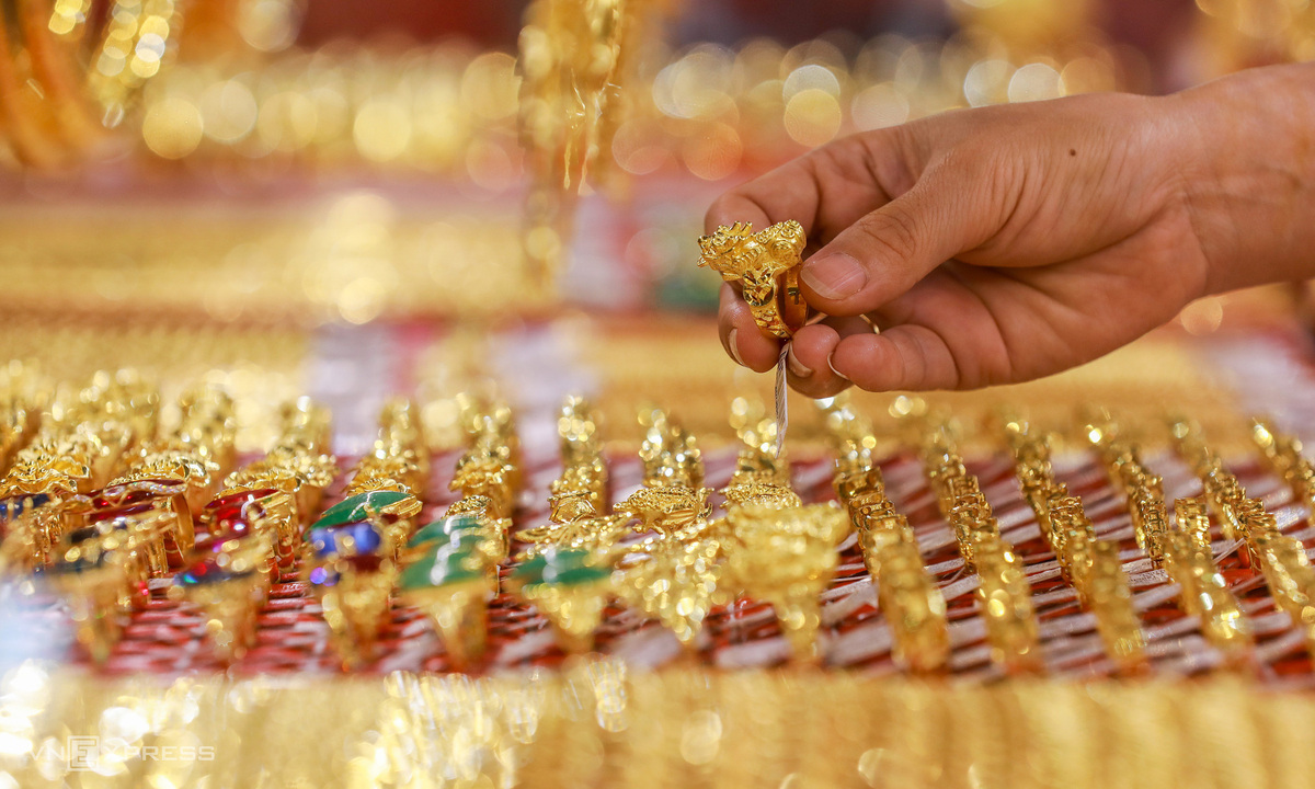 Vietnam Gold Prices Slide Following Global Decline