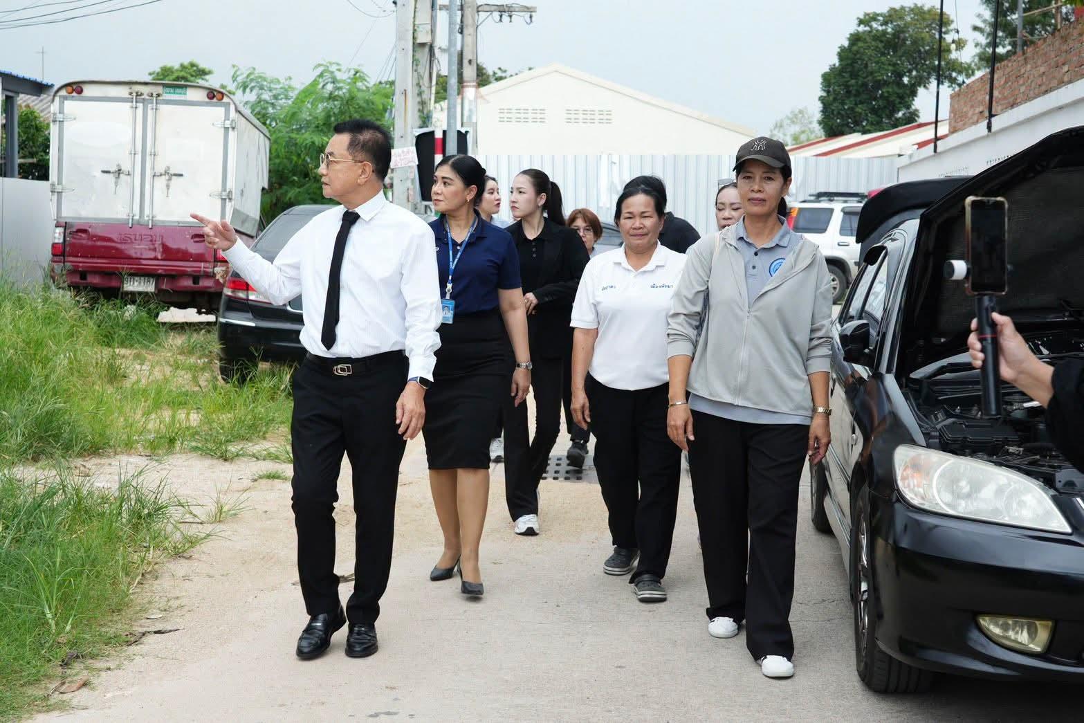 Pattaya Deputy Mayor Visits Bedridden Patients, Distributes Adult Diapers