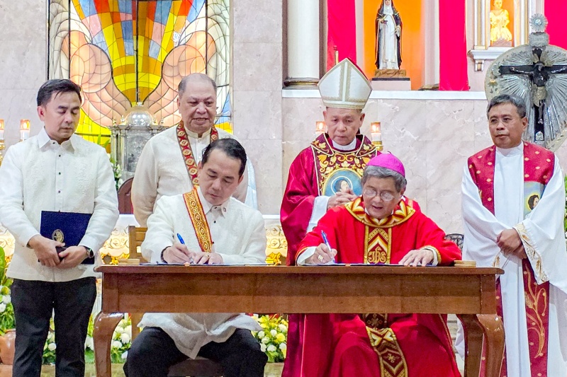 Church, Customs Boost Pastoral Care for Filipino Seafarers