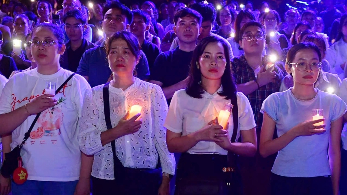 Vietnam Holds Large-Scale Memorial for COVID-19 Victims