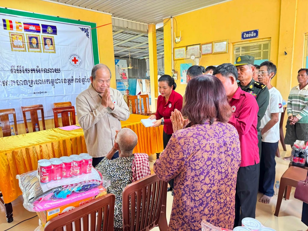 カンボジア赤十字、強風被害の19世帯に支援物資を配布