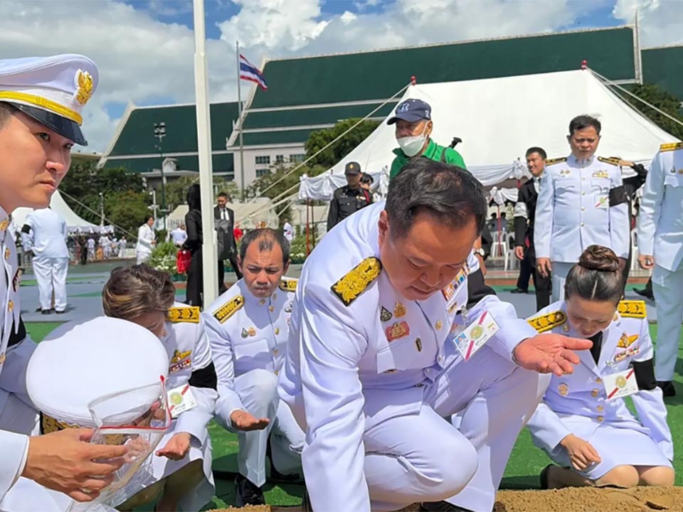 アヌティン副首相、王室農耕祭で豊穣の象徴である聖なる稲穂を収穫