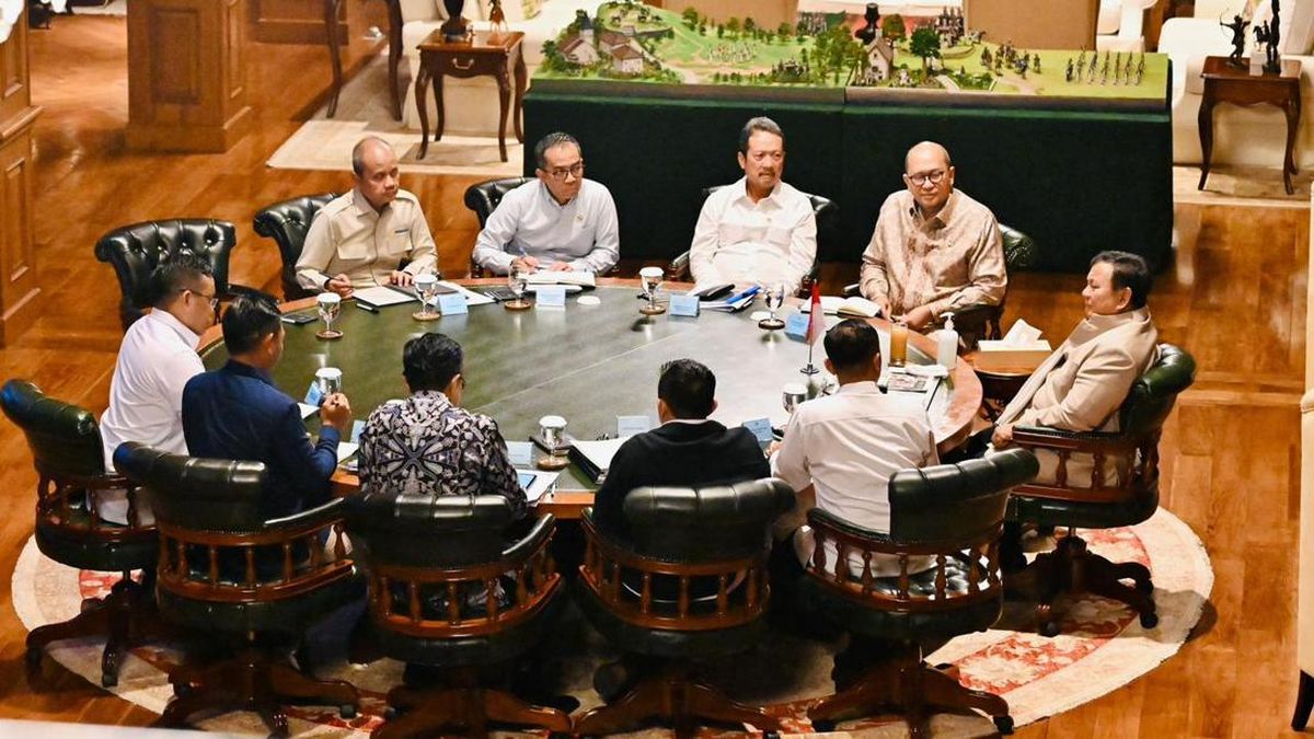 Prabowo Reviews Progress of 100 Fishing Villages and Boat Aid
